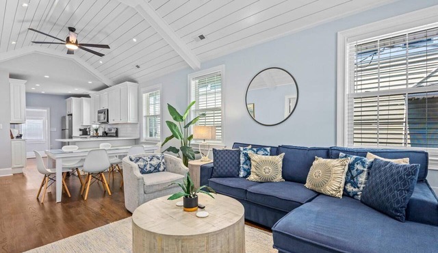 Private Balcony, Walk to Beach | 3bed/2bath 2nd FL
