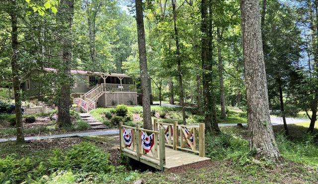 Private cottage on 3 acres with 2 creeks running through it. Close to LakeBurton