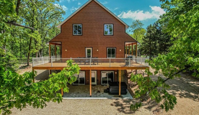 Private Gated Home W/Hot Tub