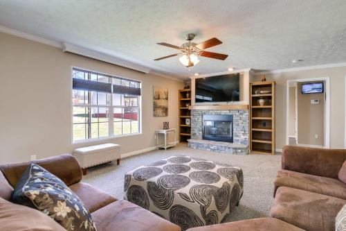 Private Hot Tub & Mountain View: Newport Home