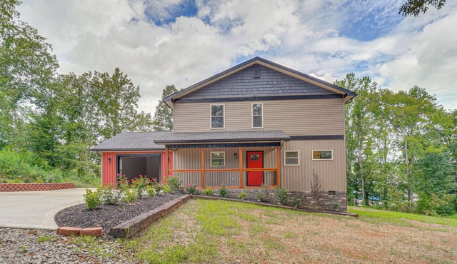 Private Hot Tub: Serene Family Home in Sevierville