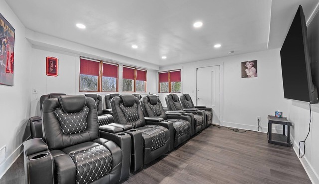 Private Indoor Pool Retreat, Theater Room, Sleeps 16, Near Milwaukee