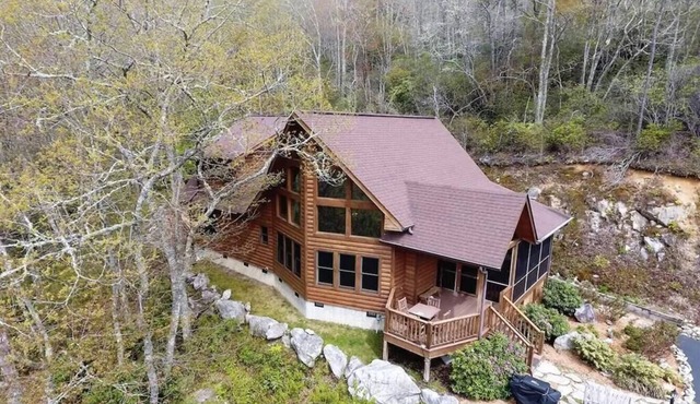 Private, Mountain Views, Hot Tub, WiFi, Kid & Dog Friendly, Hike to the creek!