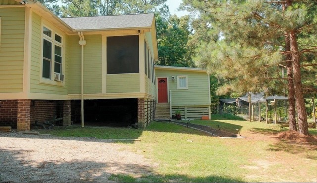 PRIVATE one bed, one bath and separate entrance at Revolving Door Ranch