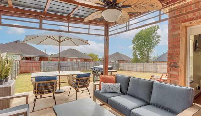 Private Patio + Yard: Home By Tinker & Hospitals!