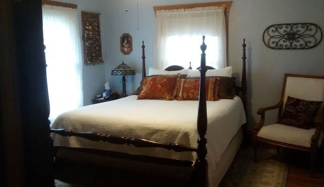 Private Room in Historical Home Near Mayo Clinic
