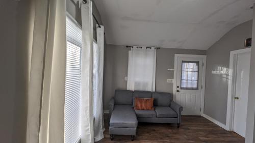 Private, Spacious & Comfy 1 bedroom Entire Suite With Separate Entry & Free Parking in Holbrook