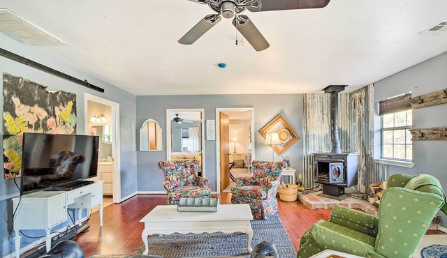 Quaint Claremore 'Farm House' - Pet Friendly!