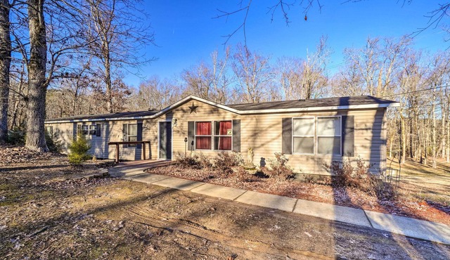 Quaint Home w/ Dock & Lake Access!