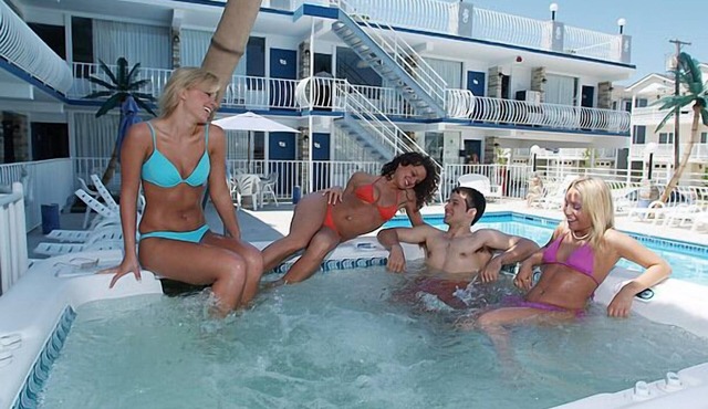 Quarterdeck Motel