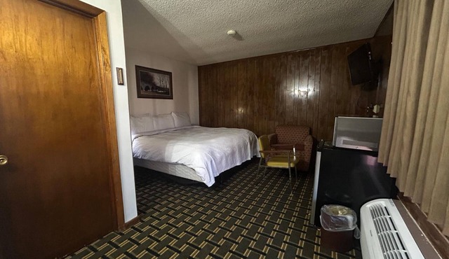 Queen Room Retreat in Broken Bow, Great for Quick Stays and Near Attractions