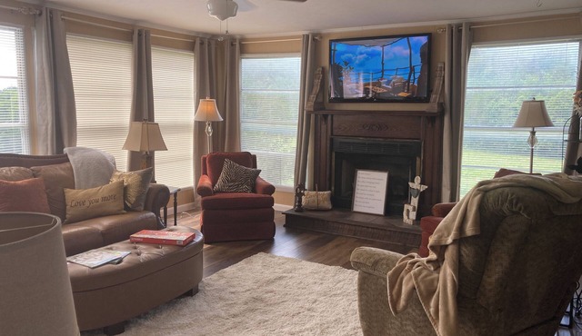 Quiet acreage Exit 407 I 40 Sevierville/Pigeon Forge gateway to the Smokies
