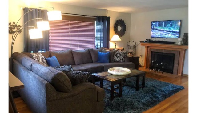 Quiet & close to Aksarben Village & Pet Friendly!