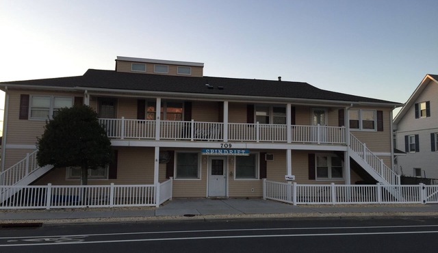 Quiet condo one block from beach
