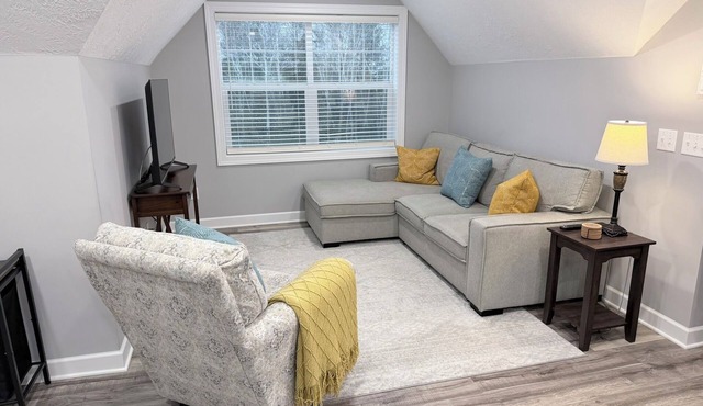 Quiet Country Getaway ~ W/scenic Trails ~ Sleeps 4