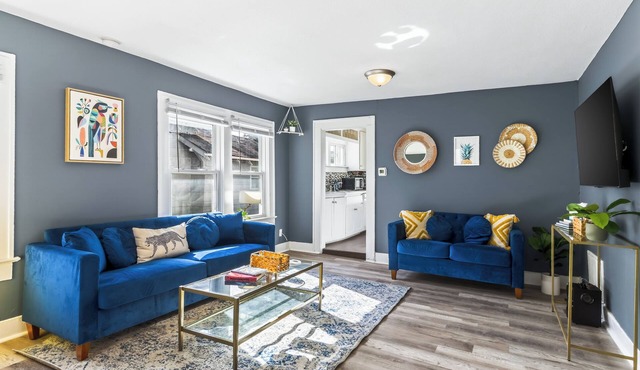 Quiet Home Queen Bed + Office with futon