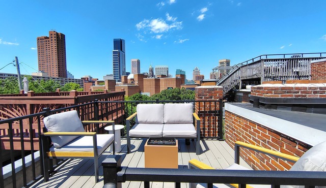 Quiet, walk to the stadiums, harbor, aquarium, convention center, rooftop deck