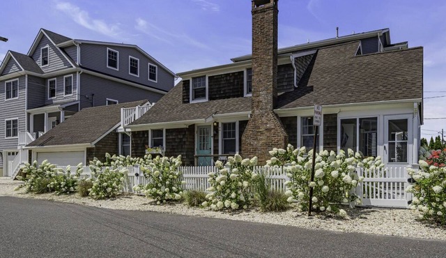 Quintessential Beachside home in Normandy Beach