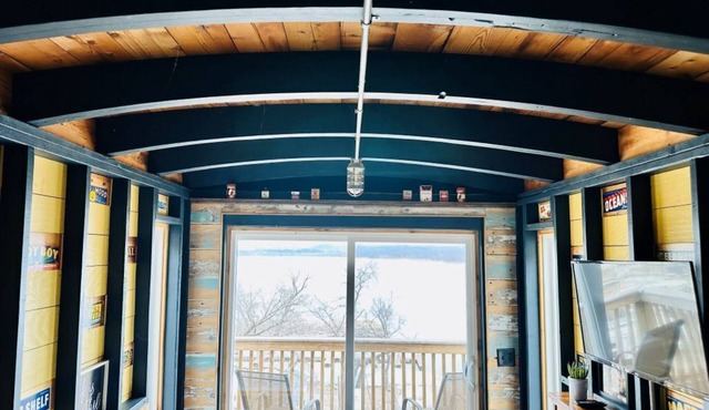 Quirky unique caboose style stay close to quaint river towns and Lake Pepin!
