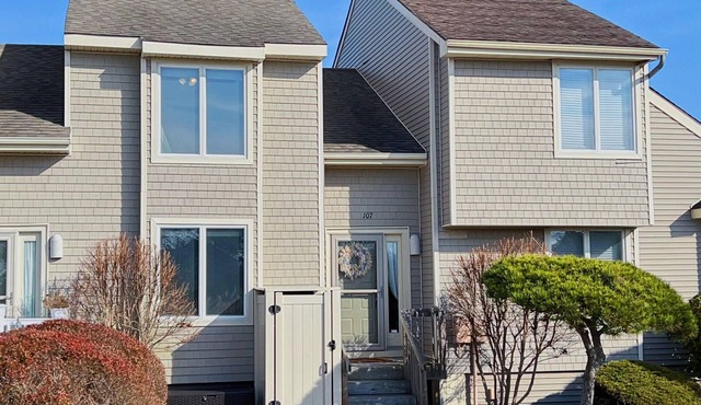 Recently Remodeled Bayside Retreat in the Tranquility of Diamond Beach!