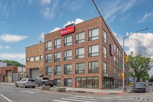 Red Roof Inn PLUS Brooklyn - 3rd Ave