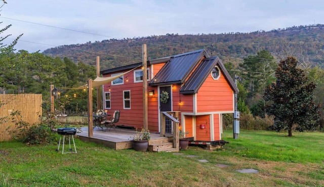 Redbud Tiny Home with a Hot Tub and Mountain Views