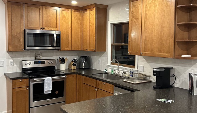 Rehoboth Beach Cottage - 4 blocks to the beach, boardwalk, and downtown shops!