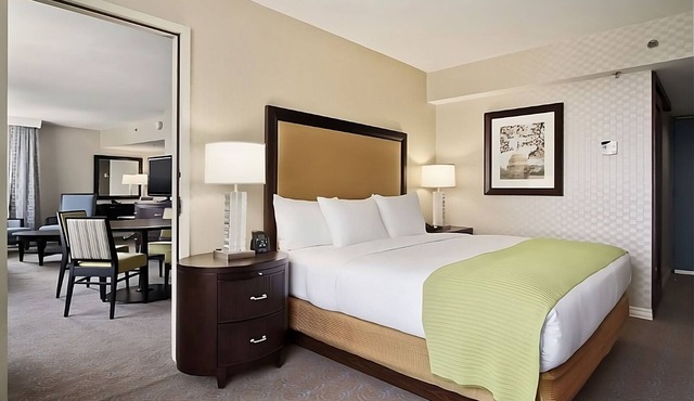 Relax and Recharge! Seasonal Outdoor Pool, Pet-friendly!