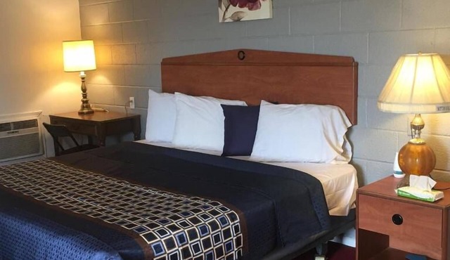 Relax and Unwind at Knights Inn Fairview! Pet-friendly Property, Free Parking