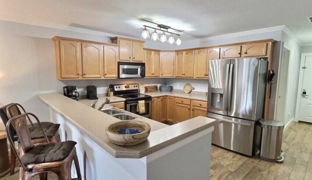 Relax and unwind in this top floor updated 3 bedroom condo on Lake Martin