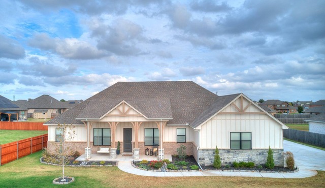 Relax & enjoy large private backyard with pool, hot tub & golf green!