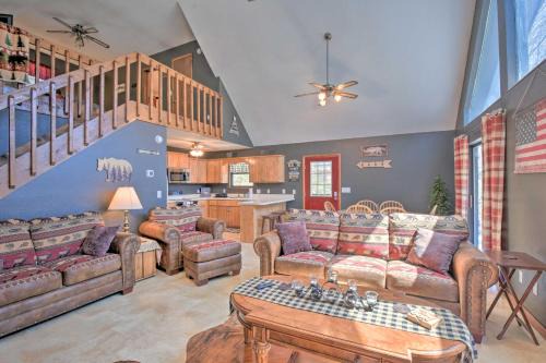 Relax Fireside: ‘HighBearNation Lodge’ Near Hiking in Murphy