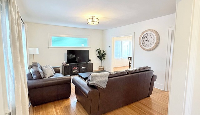 Relax & Recharge - 3 BR w/Garage, only 3 blocks from Mayo Campus!