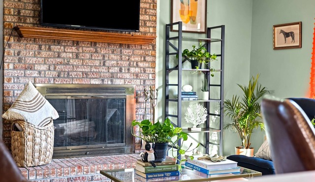 Relaxing Boho Bedroom in Superb Fayetteville Location