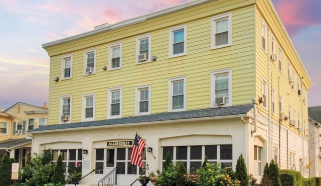 Renovated Dog Friendly Studio 2 Blocks to Beach & Main Ave | Private Entrance