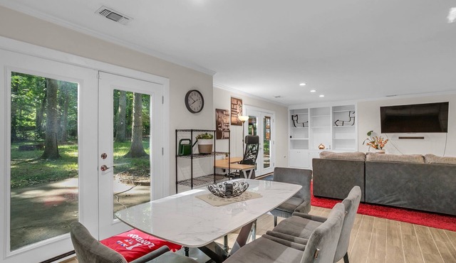 Renovated Pet-friendly 3br 2.5ba Fenced House in Charming Mauldin and EV Charger