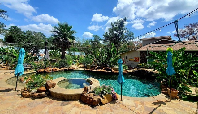 Resort Style Getaway--minutes from town in Trinity