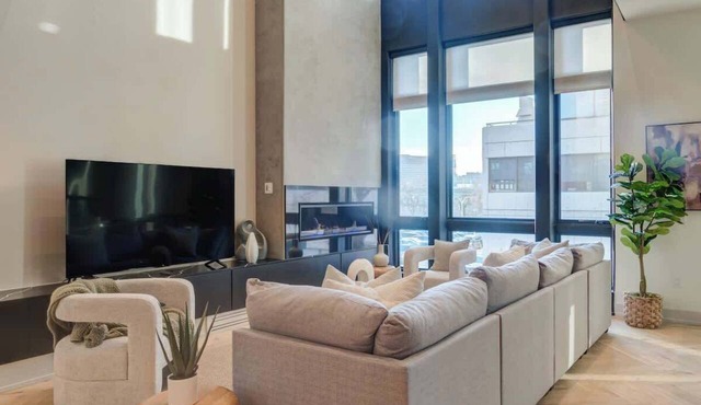 Rittenhouse Luxury Home w/ Elevator & Deck