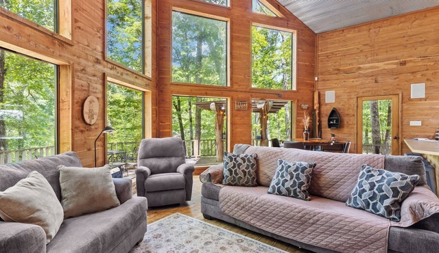 Riverfront, 5 acres, kayaks, canoes, minutes to Crater of Diamonds, Lake Greeson in Murfreesboro