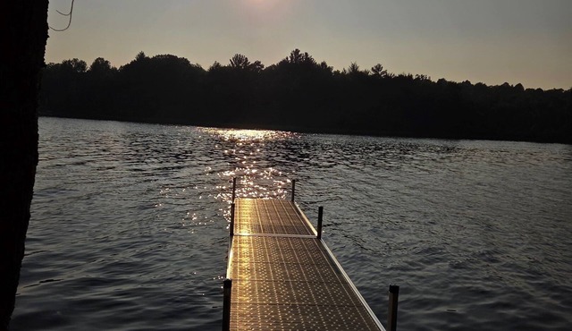 Riverfront Cabin – Kayaks, Sunset Views & Charm in Tomahawk
