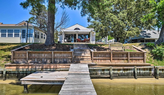 Riverfront Cottage: Fire Pit & Kayaks