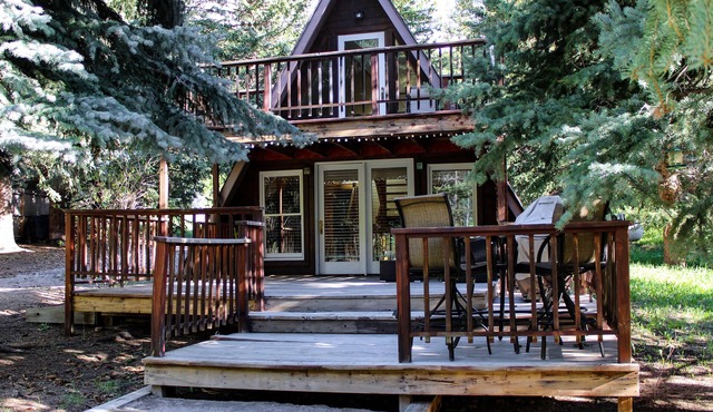 Riverside A-Frame Close to RMNP, 2 BDR King, 1 BTH, Fireplace, Adventure Awaits