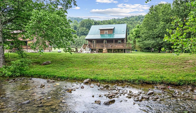 Riverside Cabin w/Fishing, Hot Tub & Firepit