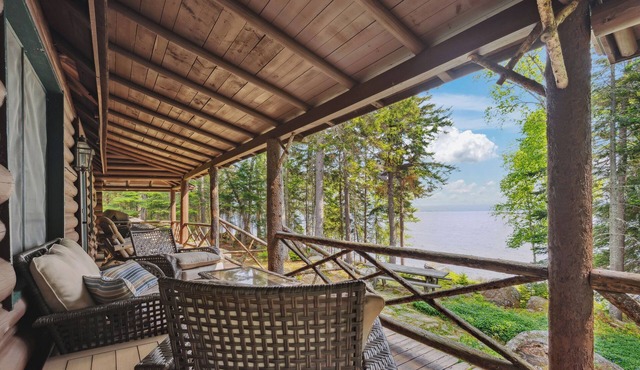 Rock Ledge - Relax & Renew in turn-of-century log cabin with side cabin