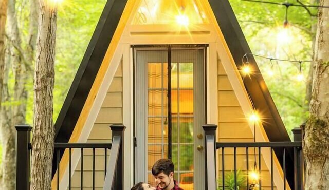 Romantic A-Frame for 2 w/Hot Tub + Fire Pit