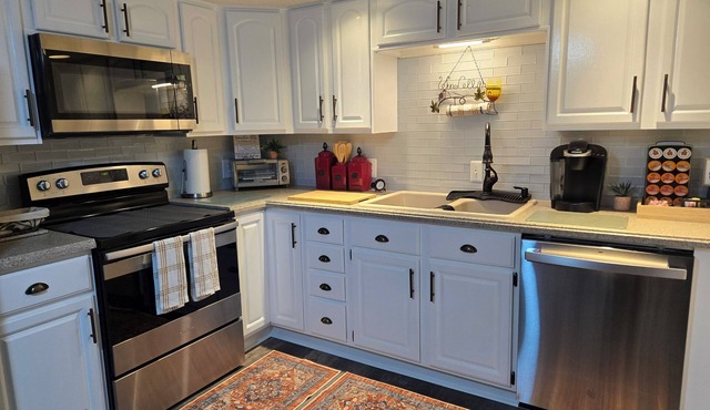 Romantic Apartment "The Nook" located in the heart of Charles Town WV!