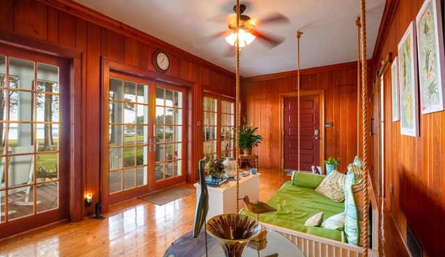 Romantic Riverside Private Wing Perfect for travel professionals!