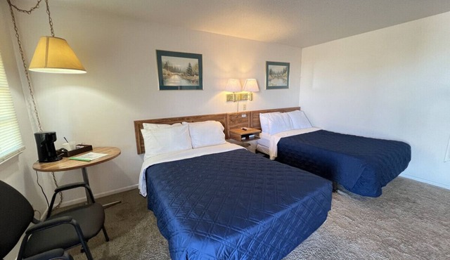 Room 113 - Double Full - Sleeps 4 - West Lake Grandvue Inn