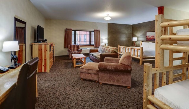 Room For the Crew! King Bunk Suite, Stoney Creek Sioux, Pool | 1 Unit