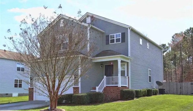 ROOMS Furnished 2 Queen RoomsSpacious CreedmoorHome Deck,Backyard Community Pool